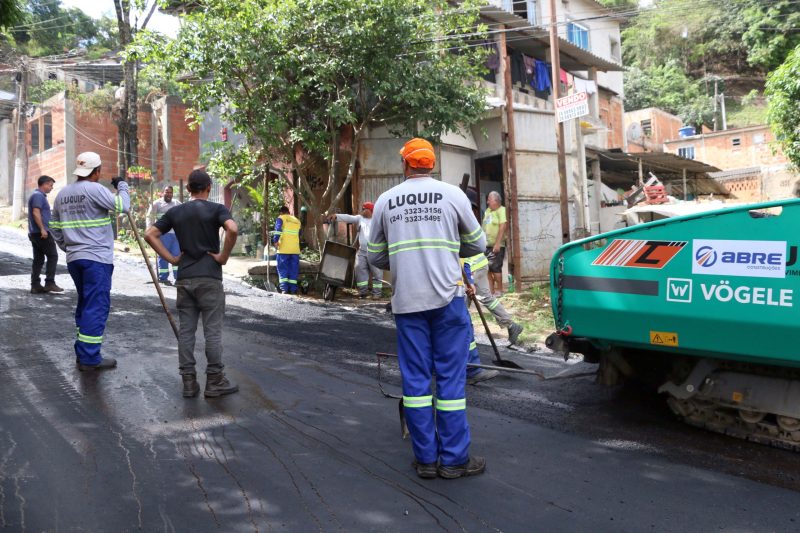 Getulio Vargas e mais um bairro contemplado com asfaltamento –