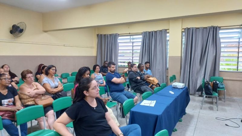 Profissionais da Educacao participam de reuniao sobre inclusao nas escolas