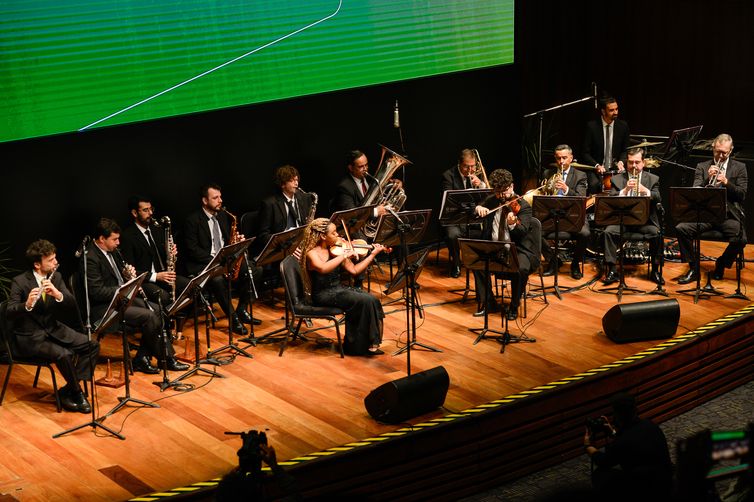 Rio de Janeiro (RJ), 03/10/2023 – Orquestra Petrobras Sinfônica durante evento de comemoração dos 70 anos da empresa, na Ilha do Fundão, no capital fluminense. Foto: Tomaz Silva/Agência Brasil