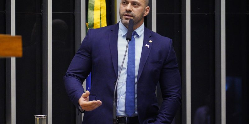 Moraes concede liberdade condicional a Daniel Silveira