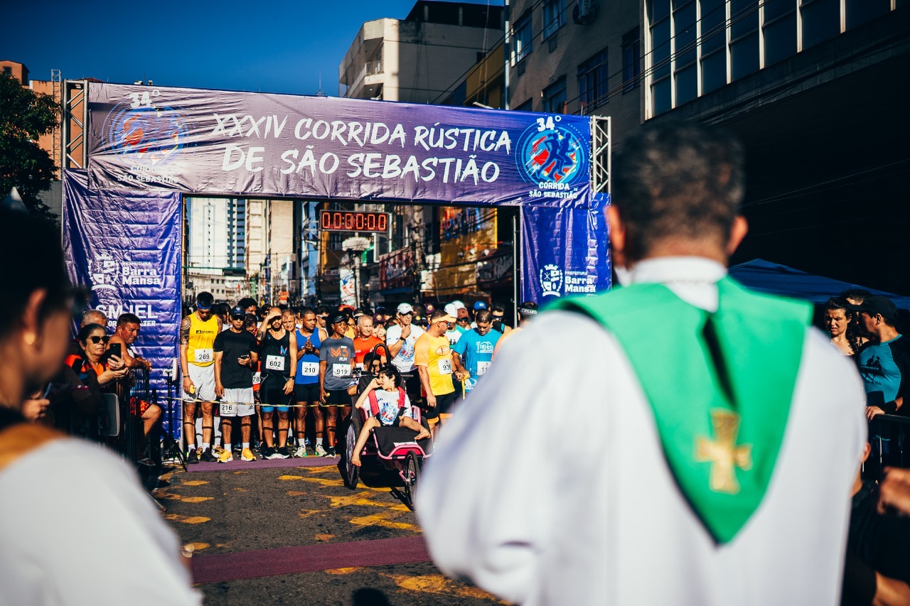 1737305075 34a Corrida de Sao Sebastiao reune milhares de atletas nas