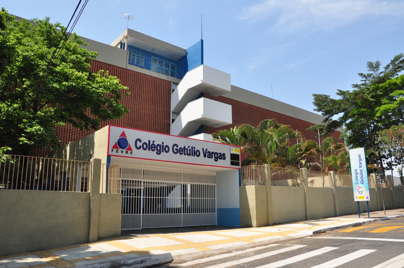 Polo Cederj de Volta Redonda passa a funcionar no Colégio Getúlio Vargas, da Fevre