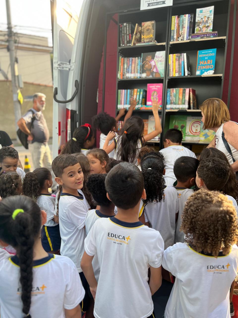 ‘Biblioteca Sobre Rodas’ recebe doações de livros em Volta Redonda
