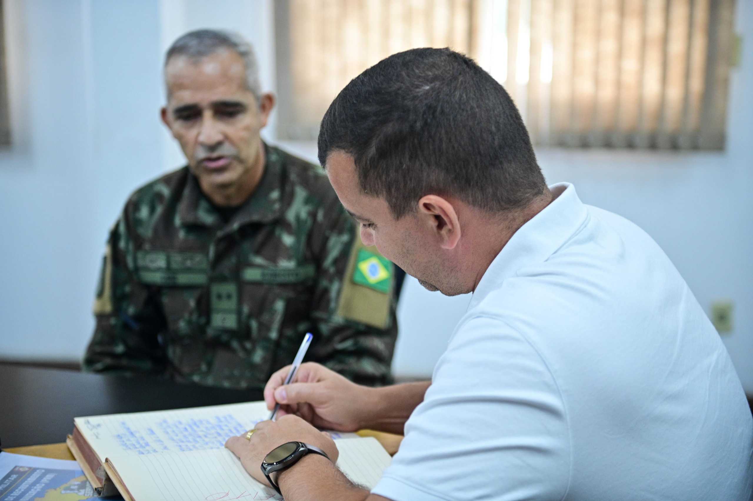 Furlani e empossado presidente da 129a Junta de Servico Militar