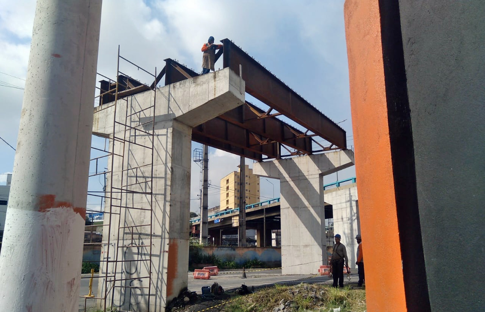 Mobilidade Urbana: construção de ponte e de alça de viaduto avançam no Aterrado, em Volta Redonda