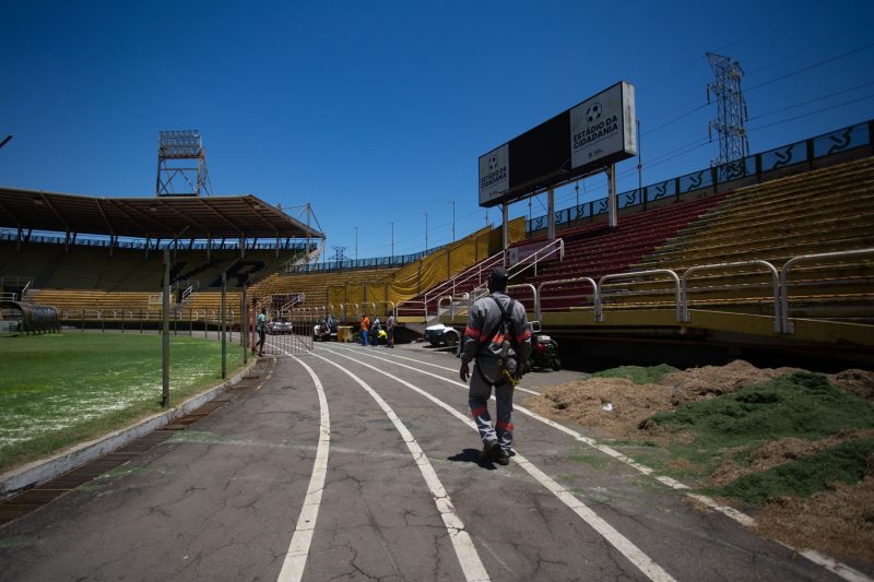 Volta Redonda: Estádio da Cidadania recebe nova iluminação para temporada 2025 de futebol
