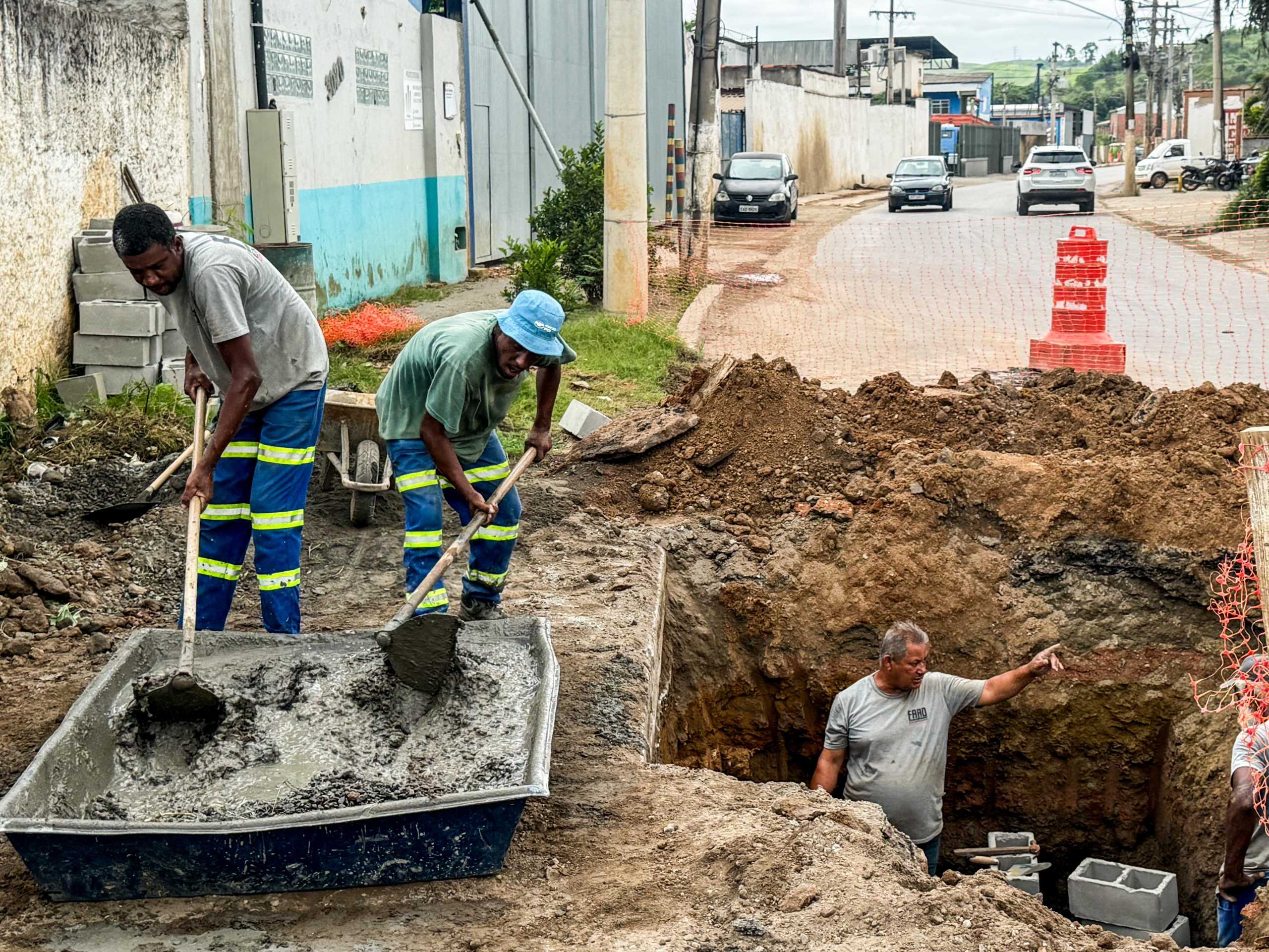 Obras de asfaltamento da Avenida Presidente Kennedy sao retomadas em