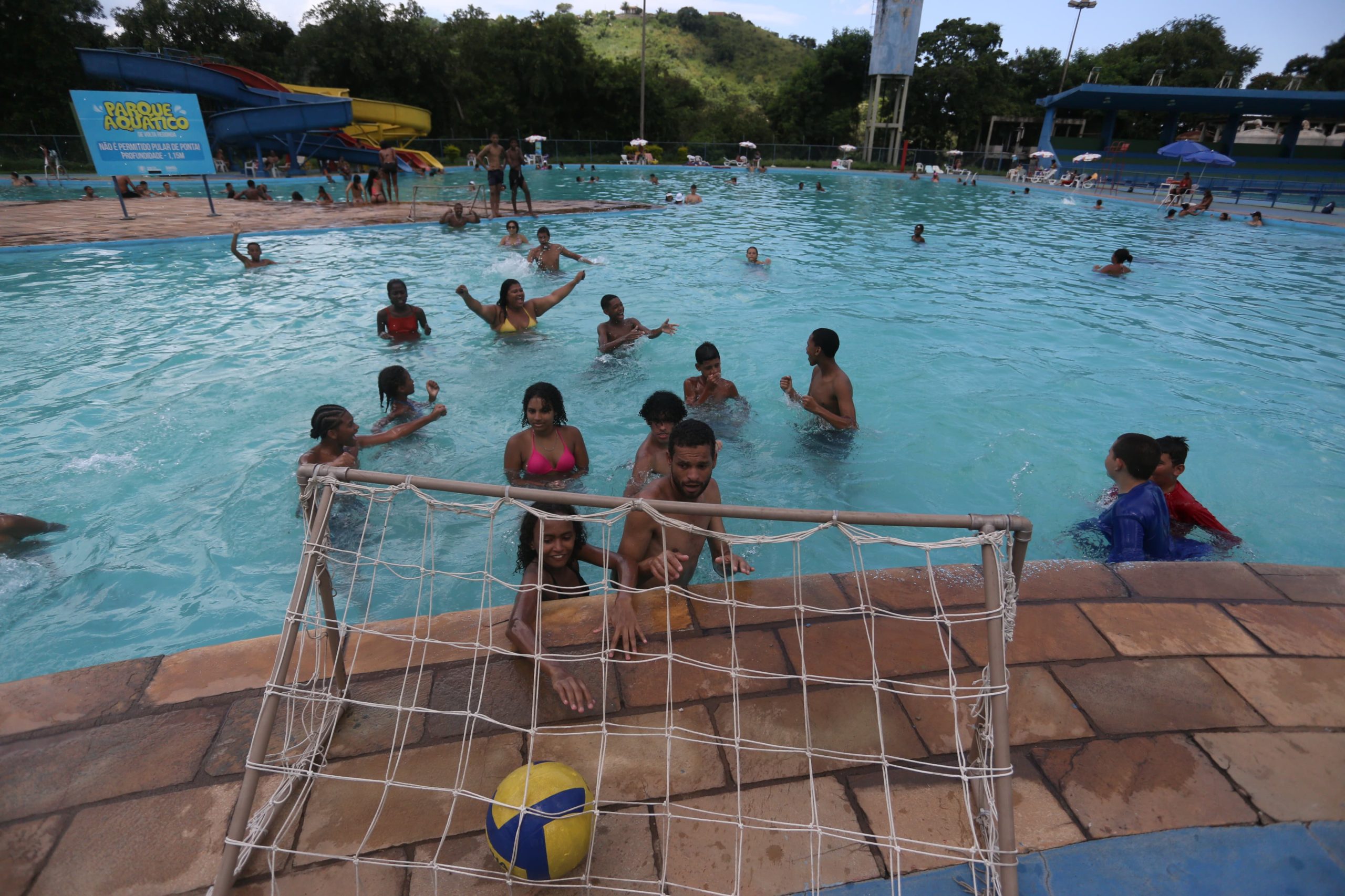 Primeira edição do Projeto Verão 2025 leva diversão para todas as idades no Parque Aquático de Volta Redonda