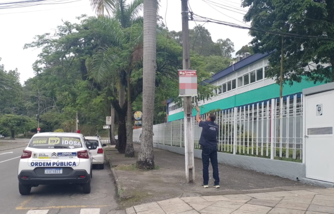 Ordem Pública combate poluição visual e faz a retirada de propagandas irregulares das ruas de Volta Redonda