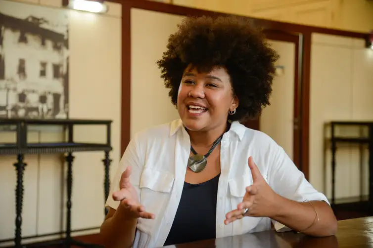 Tomaz Silva/Agência Brasil Rio de Janeiro (RJ), 03/04/2024 – A diretora do Arquivo Nacional, Gabrielle Abreu durante sessão de fotos à Agência Brasil, na instituição, no centro do Rio de Janeiro. Foto: Tomaz Silva/Agência Brasil