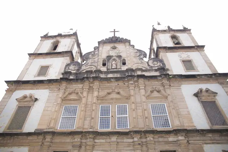 Salvador (BA), 06/02/2025 - Ministra da Cultura Margareth Menezes visita Igreja de São Franscisco de Assis, no Pelourinho, que teve o teto desabado. Foto: Maiara Cerqueira/MinC