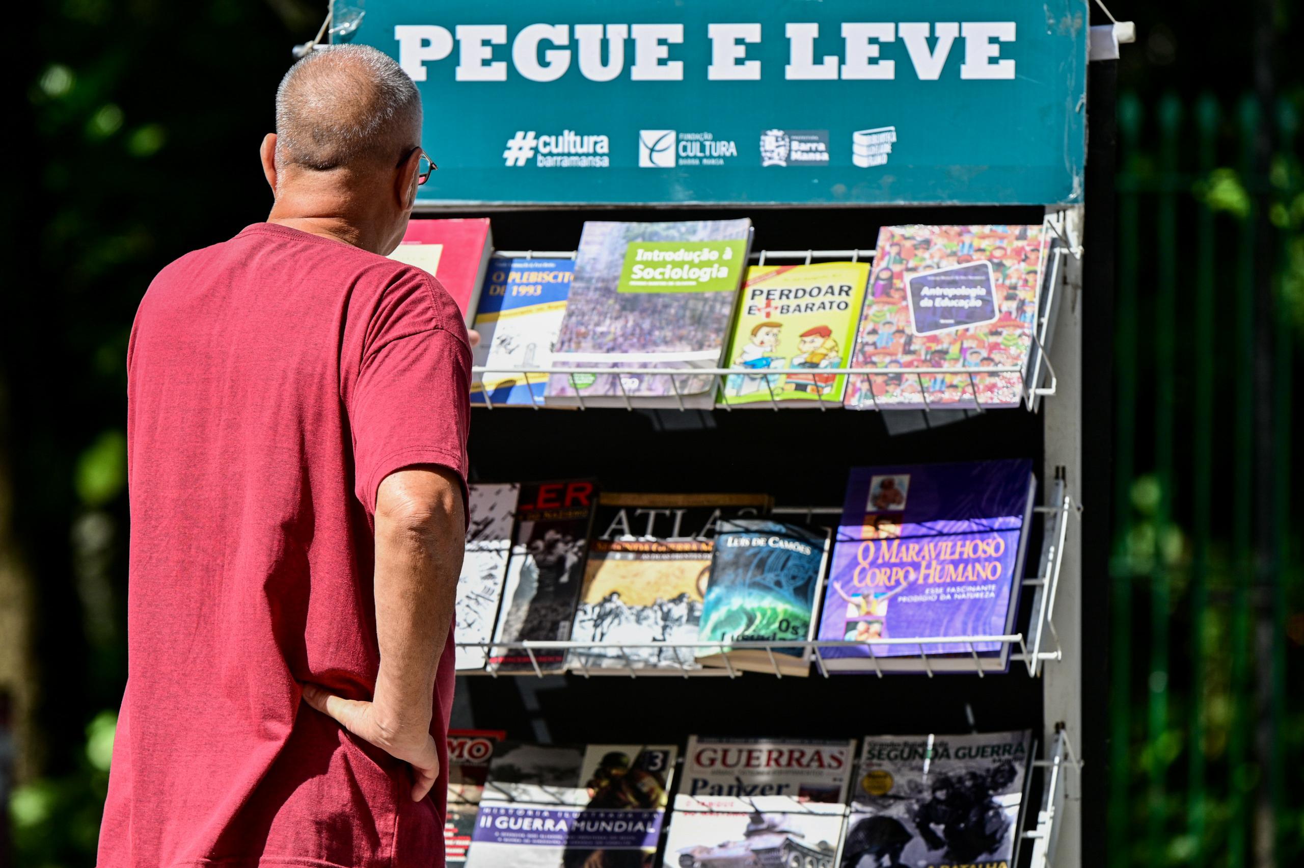 Biblioteca de Barra Mansa realiza primeira ‘Mega Feira Pegue e