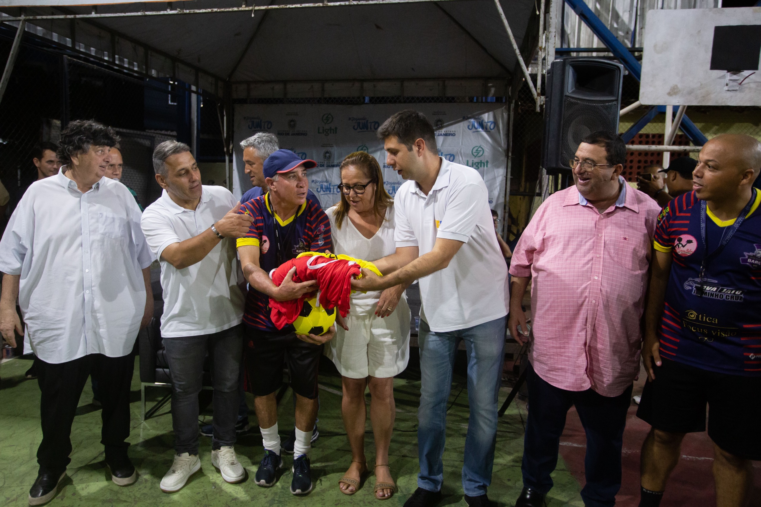 Volta Redonda ganha campo de grama sintética reformado pelo projeto ‘Jogando Junto’, do Governo do Estado