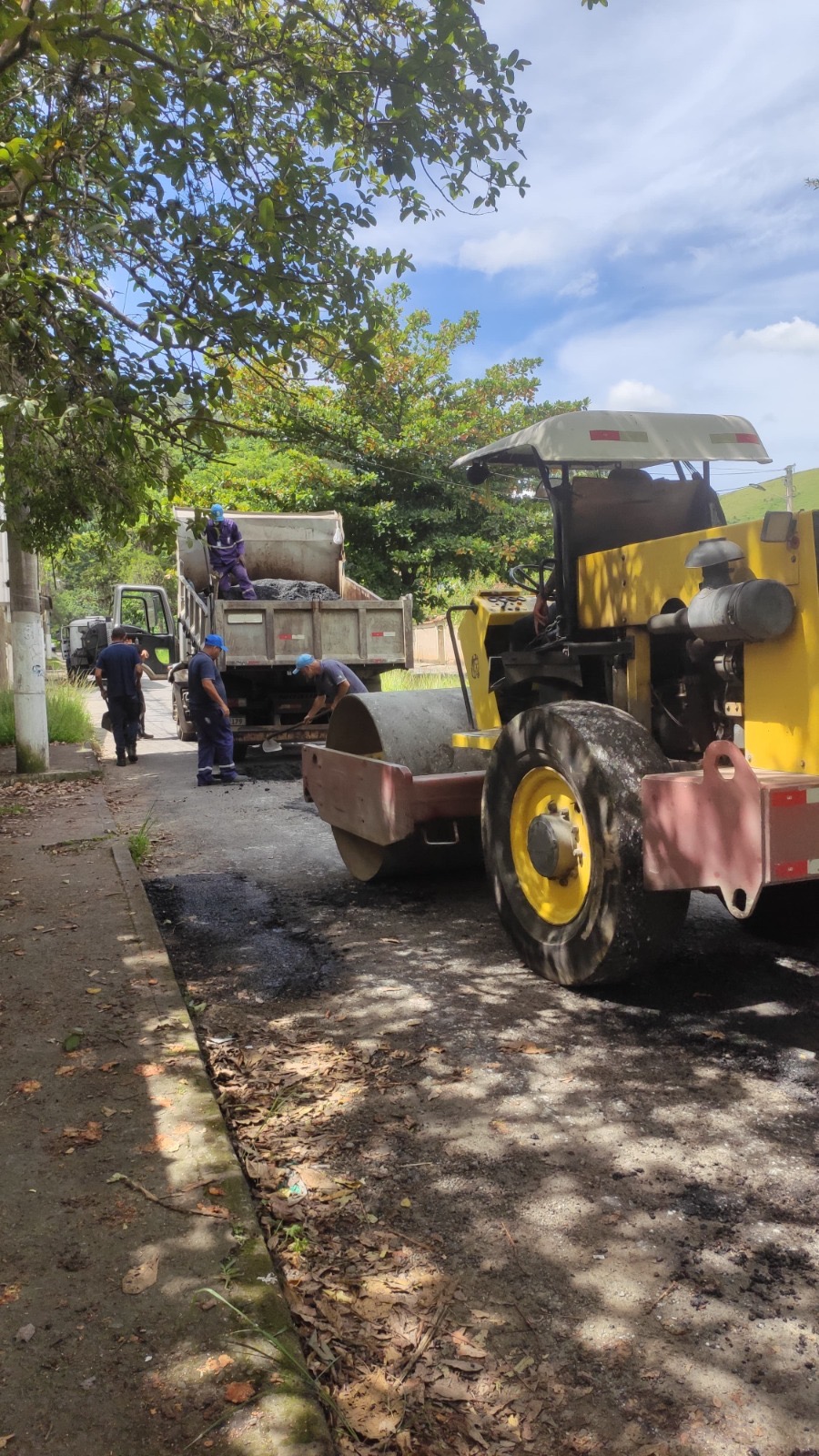Secretaria de Manutencao Urbana realiza operacao tapa buraco no bairro Colonia