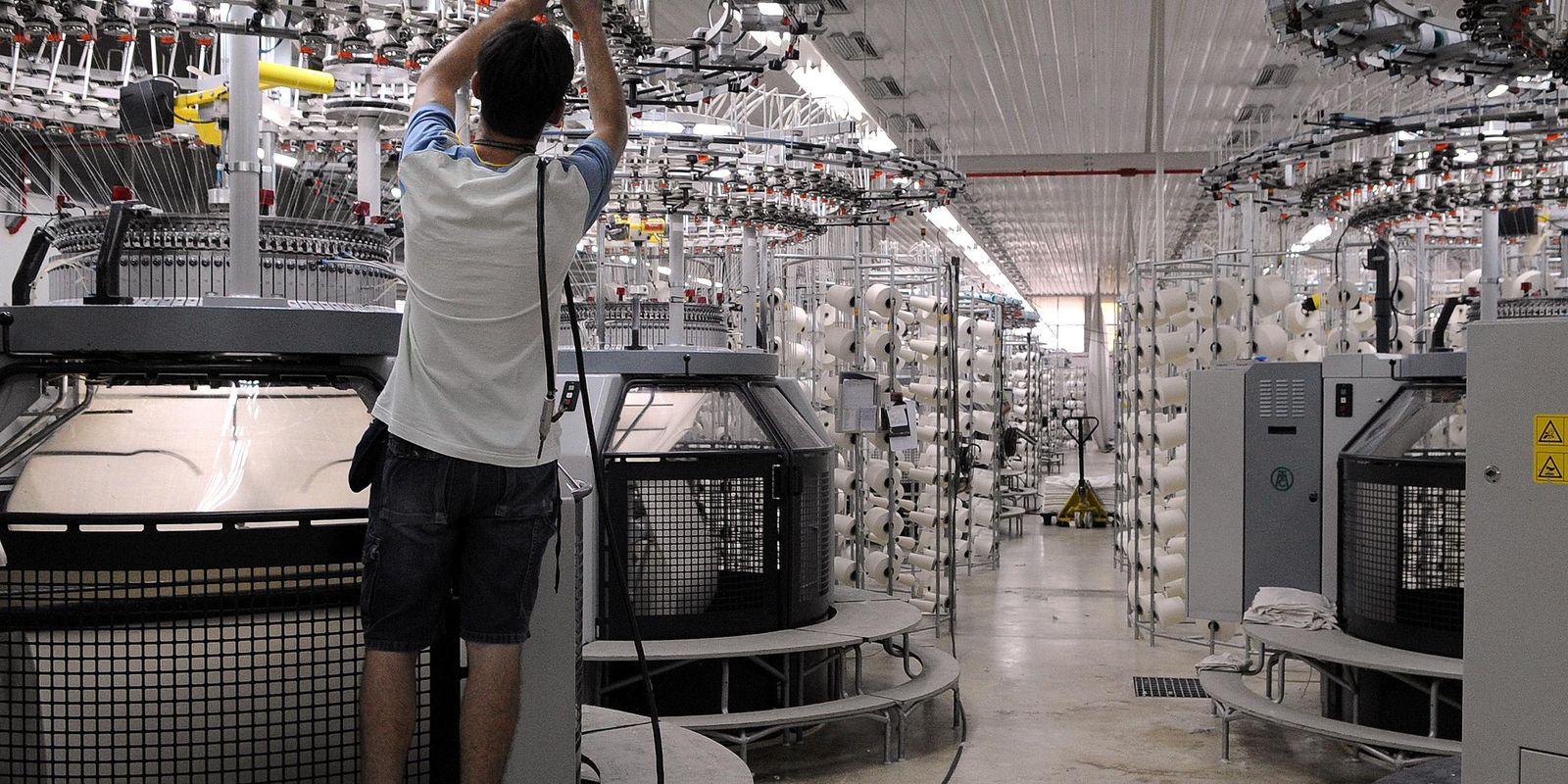 Produção industrial fecha ano com alta em 17 dos 18 locais pesquisados