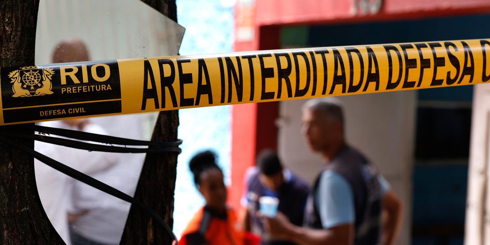 Defesa Civil do Rio interdita fábrica de fantasias que pegou fogo