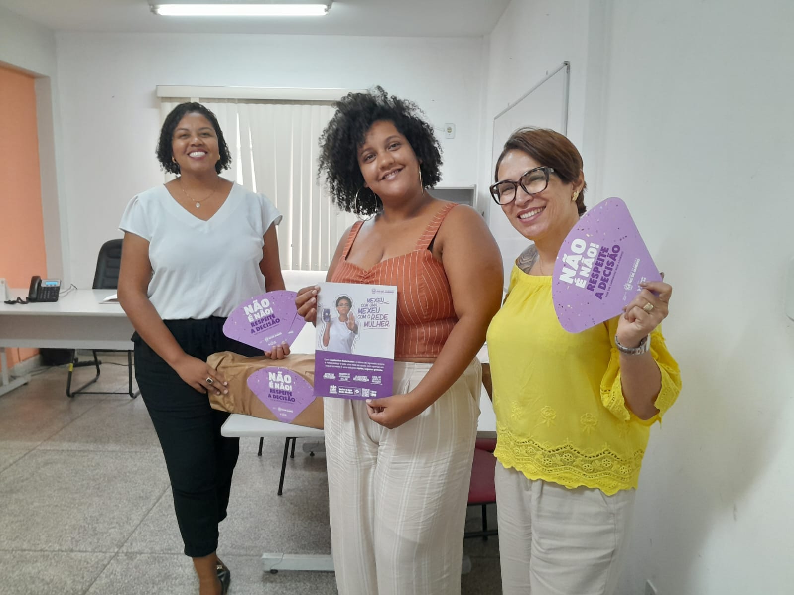 Secretaria da Mulher e Direitos Humanos de Volta Redonda recebe material educativo da campanha ‘Não é Não! Respeite a Decisão’