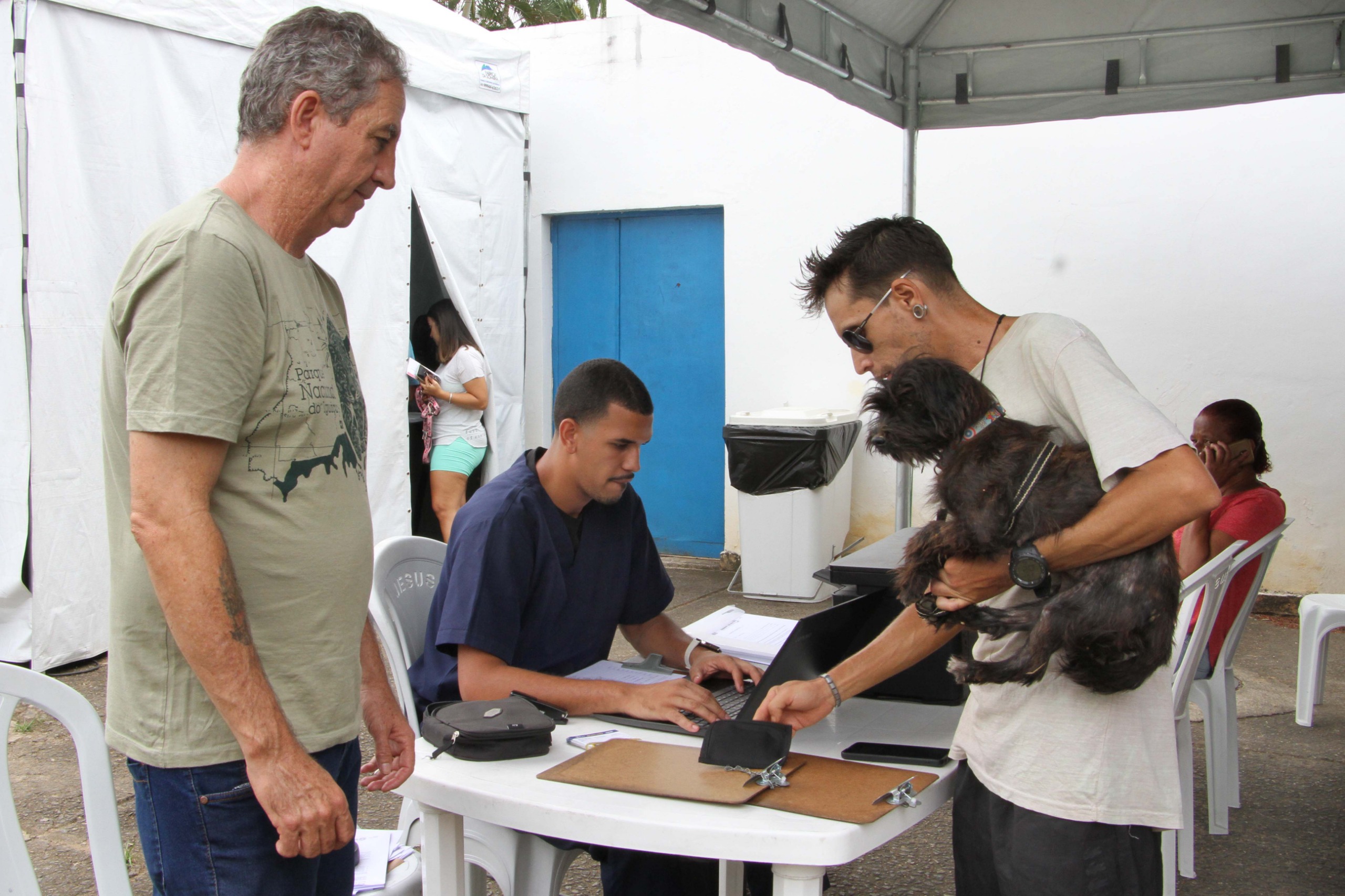 Castramovel RJPET inicia procedimentos gratuitos de castracao no bairro Bocaininha