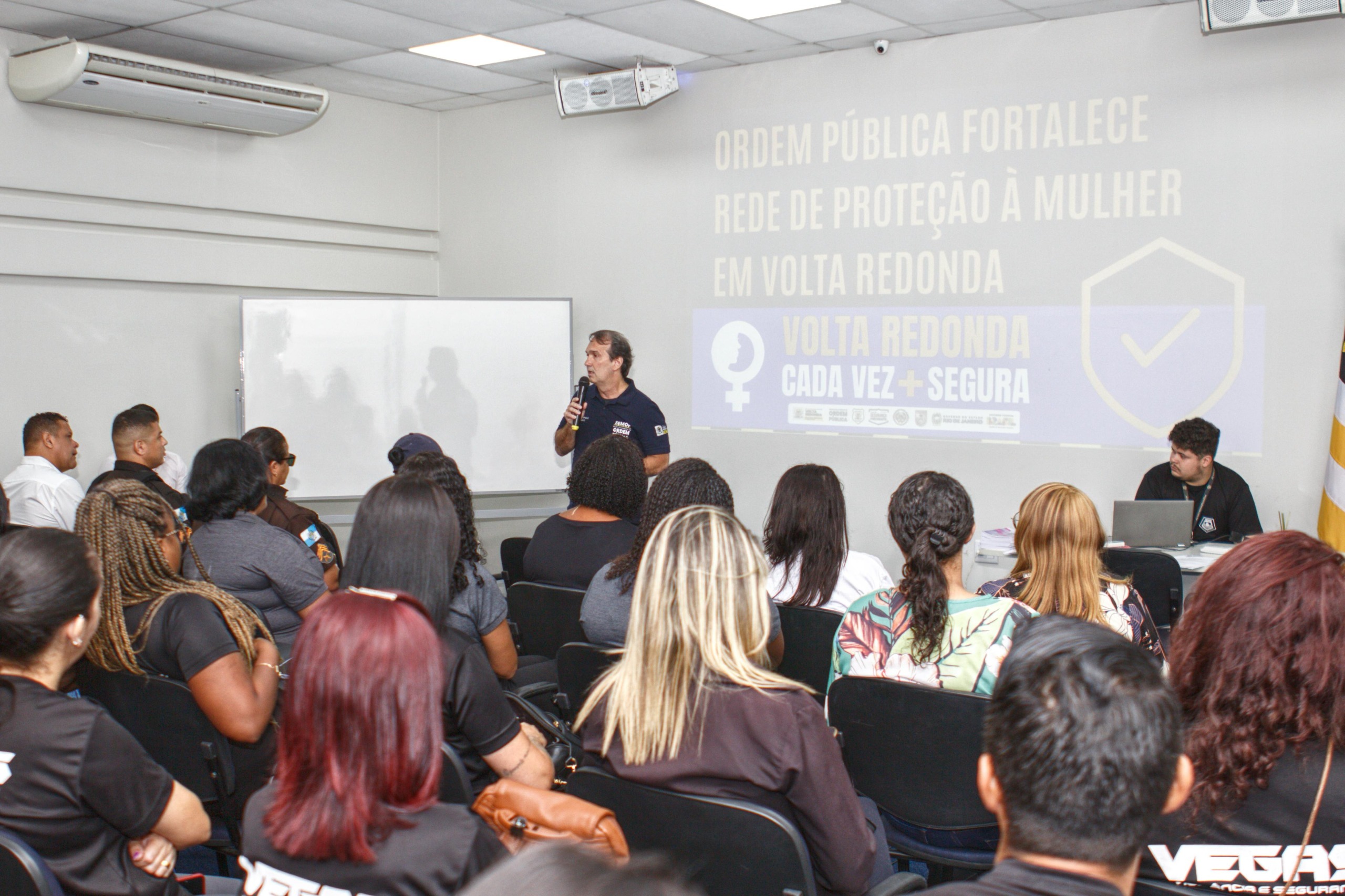 Ordem Pública apresenta em palestra rede de proteção às mulheres em Volta Redonda