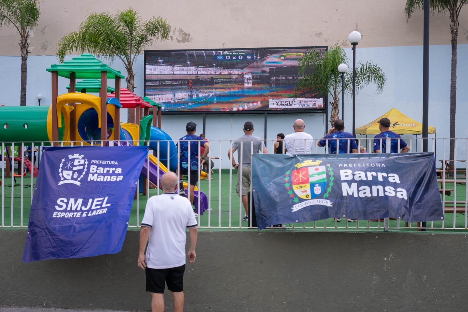 Publico acompanha transmissao da estreia de Barra Mansa – Barra