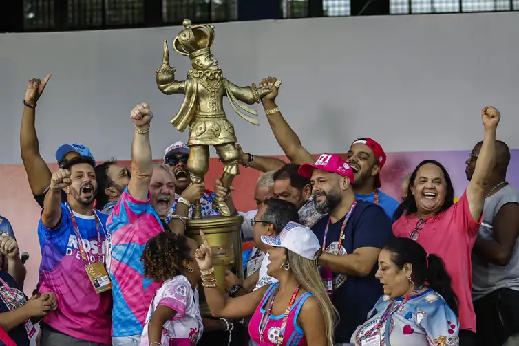 São Paulo (SP), 04/03/2025 - Carnaval 2025 - Rosas de Ouro campeã do Grupo Especial no Sambódromo do Anhembi.

Foto Paulo Pinto/Agencia Brasil