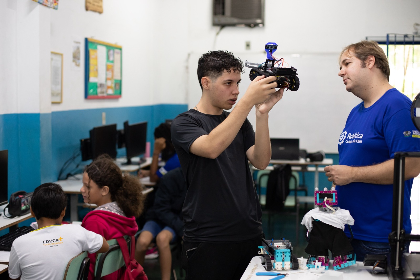 Incentivado por projeto da prefeitura, jovem de Volta Redonda trilha carreira na área de tecnologia