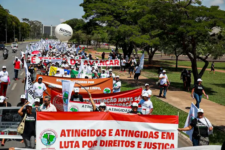 Brasília (DF) 05/11/2023 – Movimento dos Atingidos por Barragens – MAB realizou um ato político inter-religioso intitulado “Revida Mariana – Justiça para limpar essa lama”, como parte da Jornada Nacional de Lutas dos Atingidos.
O ato também marca os oito anos do crime das mineradoras Samarco/Vale/BHP Billiton em Mariana (MG)
Foto: Marcelo Aguilar/MAB/Divulgação