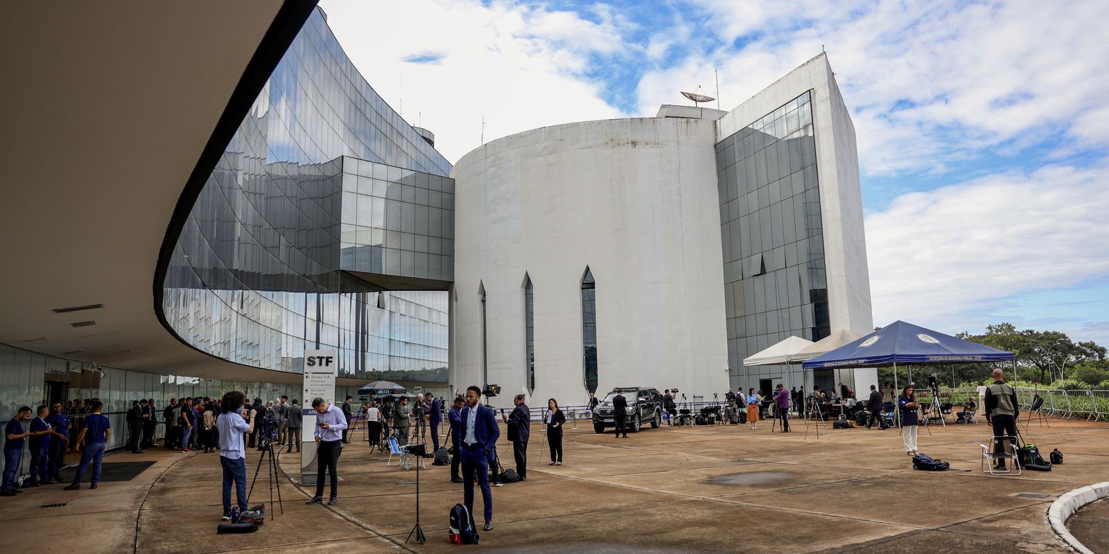 STF decide hoje se Bolsonaro e aliados viram réus pela trama golpista