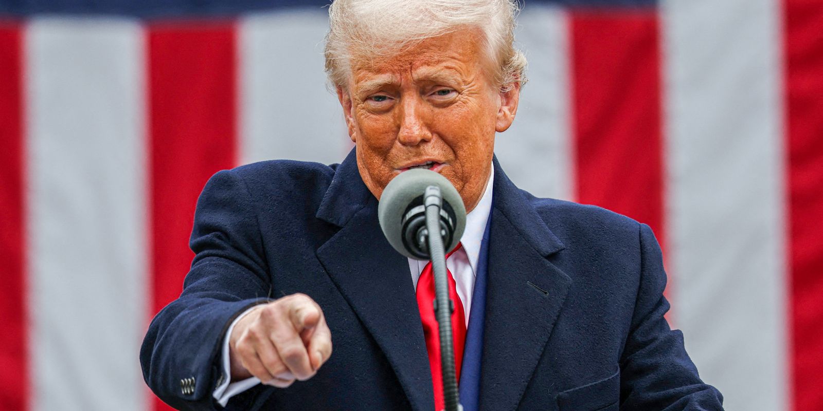 Após retaliação da China, Trump diz que sua política não mudará