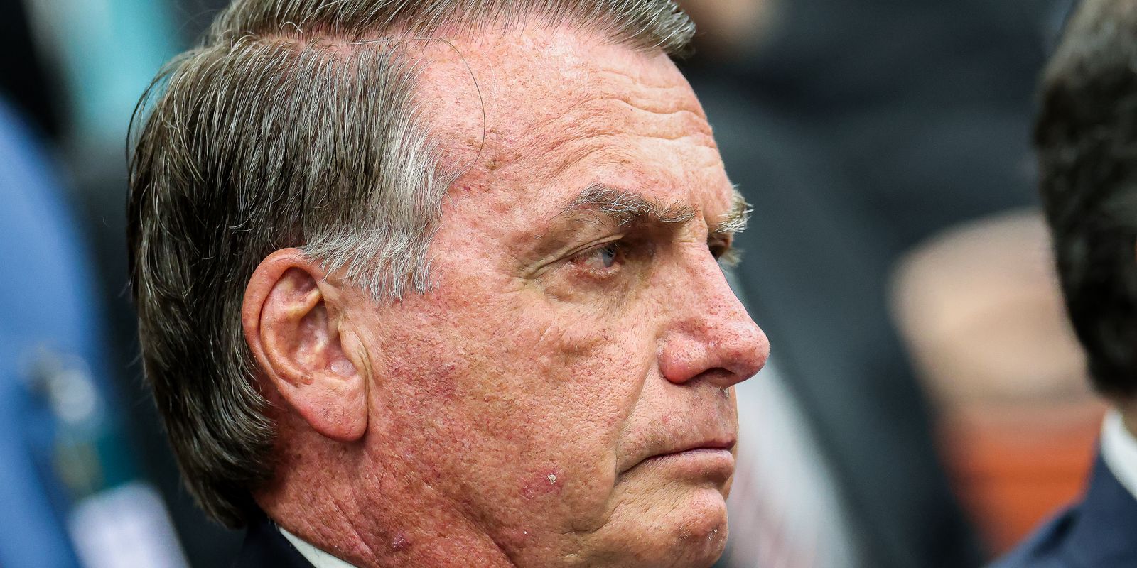 Após cirurgia, Bolsonaro tem quadro clínico estável, diz boletim