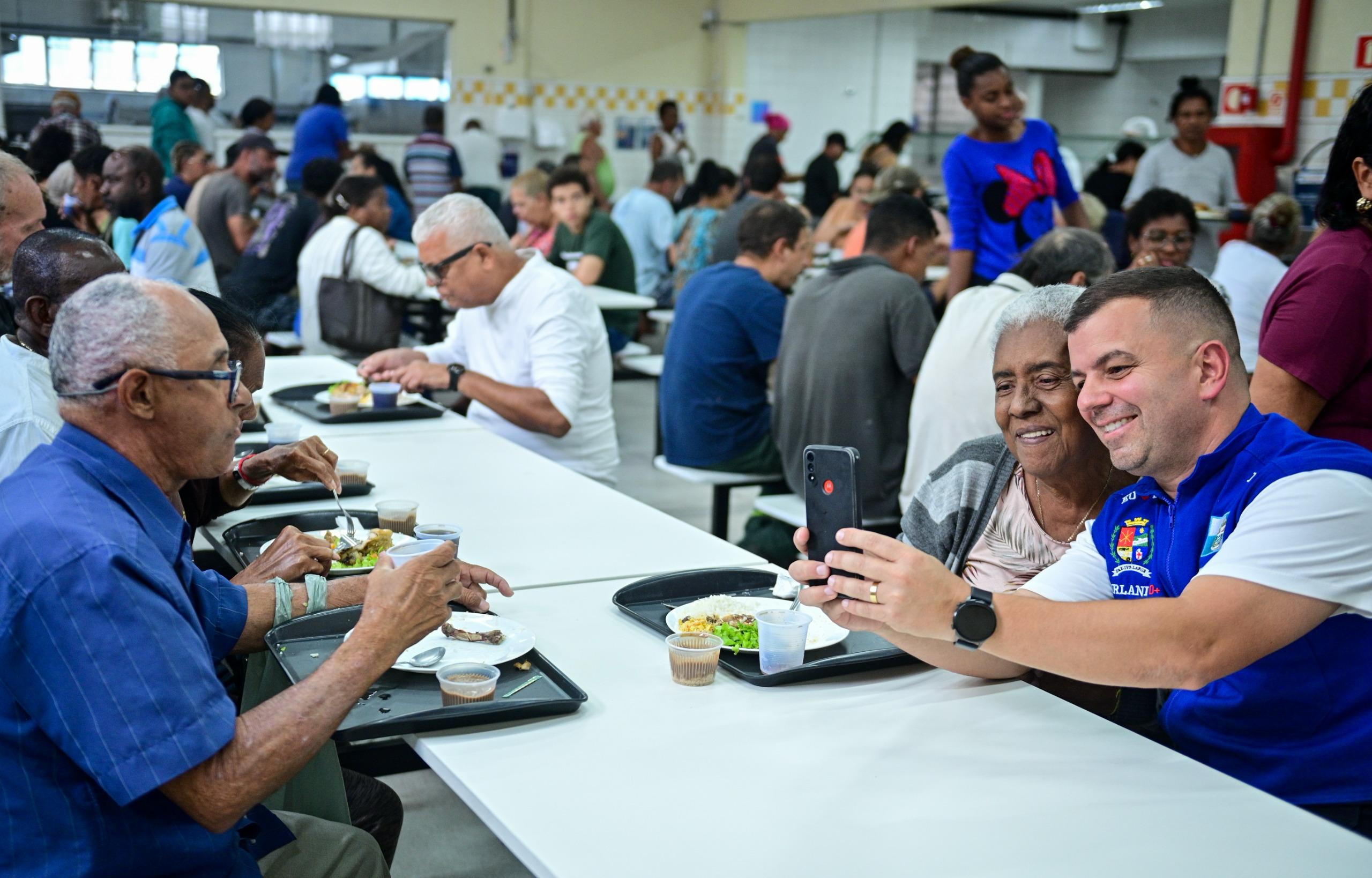 Restaurante do Povo completa um ano com festa e cardapio