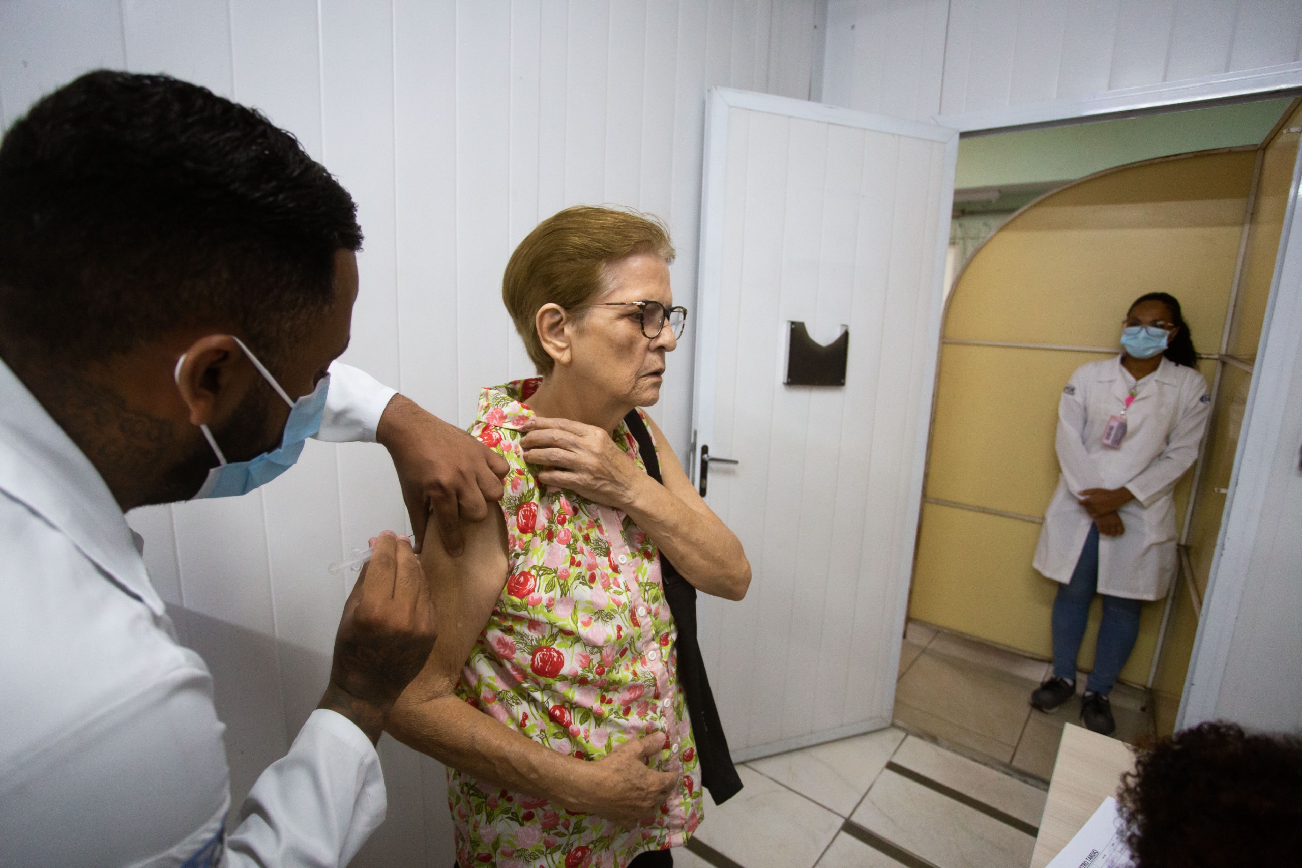 Volta Redonda: pessoas acima de 60 anos aderem ao primeiro dia de vacinação contra a gripe