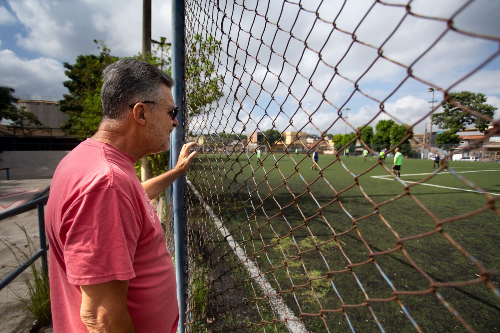 Aposentado relata gratidão por voltar a enxergar graças ao programa da Prefeitura de Volta Redonda