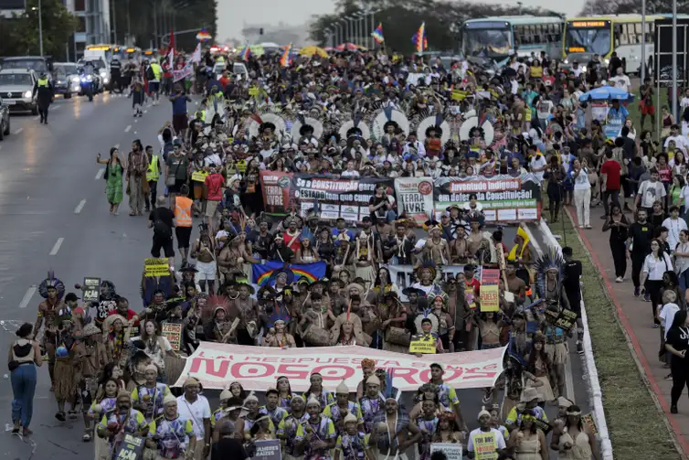 Brasília (DF), 10/04/2025 - Indígenas de várias etnias participam da marcha do acampamento terra livre (ATL).
Foto: Joédson Alves/Agência Brasil