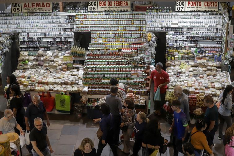 Joédson Alves/Agência Brasil Porto Alegre (RS), 26/04/2025 – Vista geral do Mercado Municipal de Porto Alegre. A um ano o estado foi atingido por temporais que afetou mais de 400 municípios gaúchos, tiveram bairros inteiros alagados. A ,maior tragédia climática da história, deixou pelo menos 147 mortos e afetou mais de 2,1 milhões de pessoas.
Foto: Joédson Alves/Agência Brasil