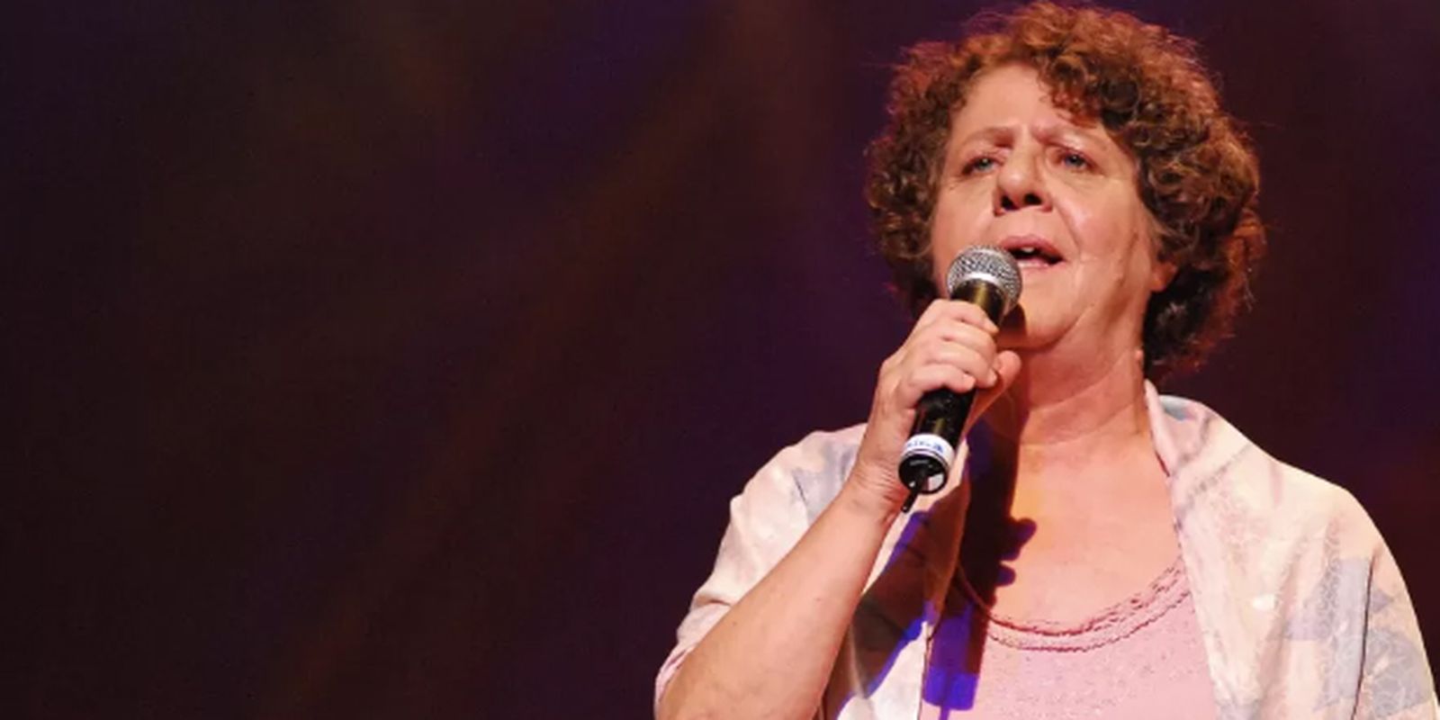 Morre a cantora e compositora Cristina Buarque