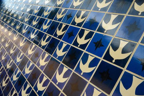 Marcello Casal JrAgência Brasil Painel de azulejos de Athos Bulcão, na parede lateral da Igrejinha