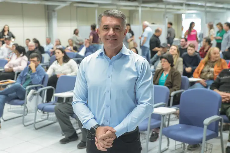 Joédson Alves/Agência Brasil Lajeado (RS), 28/04/2025 - Secretário para apoio à reconstrução do Rio Grande do Sul (vinculado a Casa Civil), Maneco Hassen, participa da assinatura de contratos, programa compra assistida e rural.
Foto: Joédson Alves/Agência Brasil