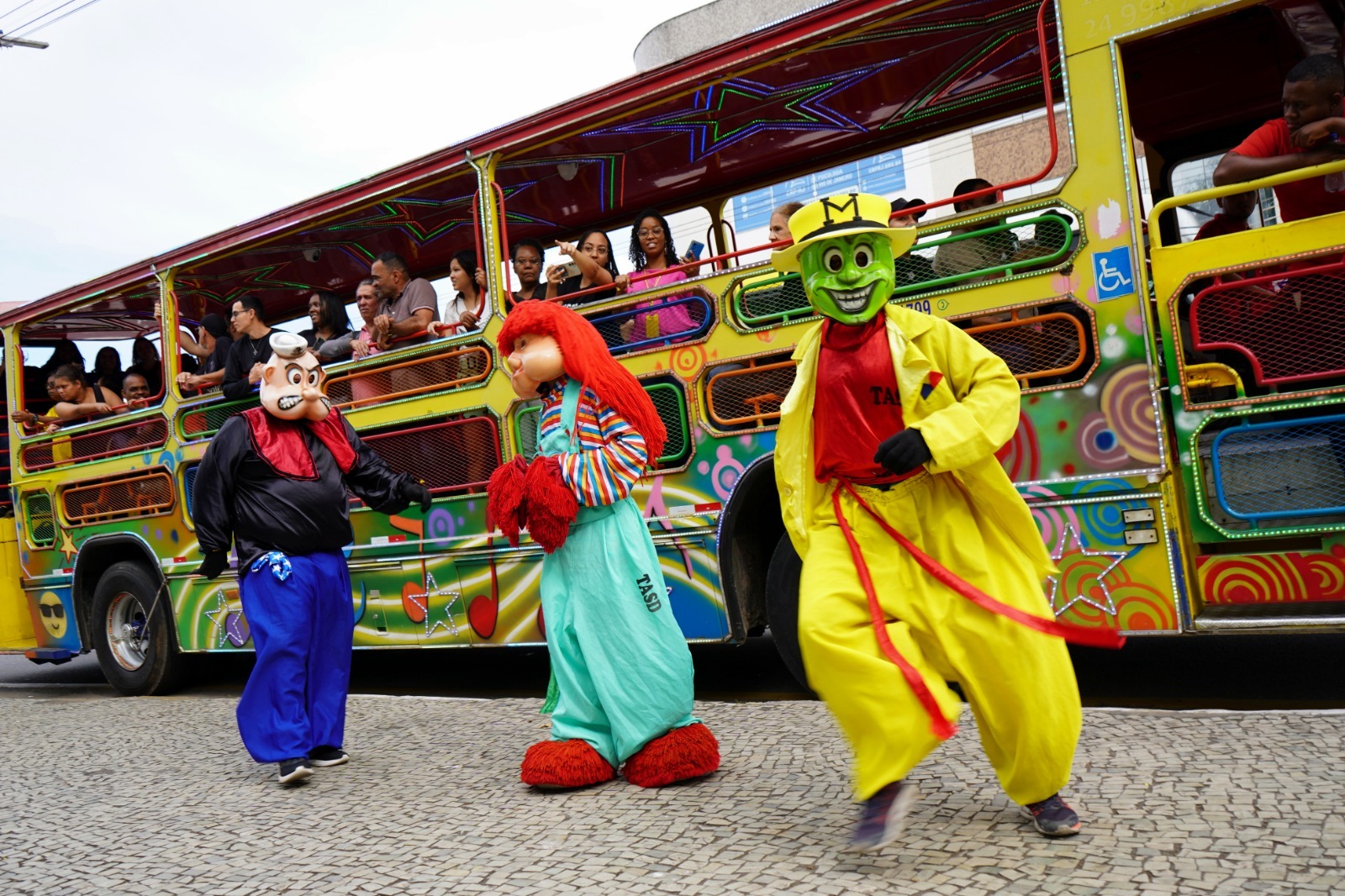 Volta Redonda: usuários do Caps Vila Esperança participam de tour pela cidade em ônibus adaptado para eventos