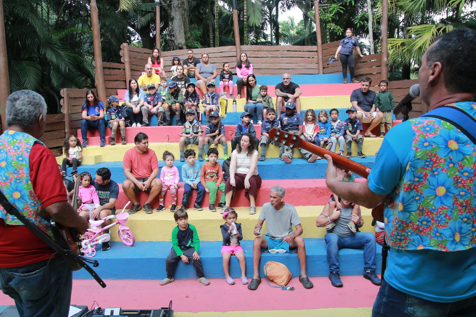 Musical infantil gratuito “Que Bicho é Esse?” faz sucesso no Zoológico de Volta Redonda neste domingo, 8