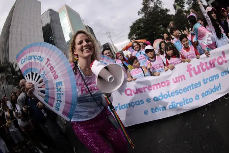 São Paulo (SP), 21/06/2025. Thamirys Nunes, 35, ativista pelos direitos trans infantil juvenis, na 29ª Parada do Orgulho LGBT+. Foto: Paulo Pinto/Agência Brasil