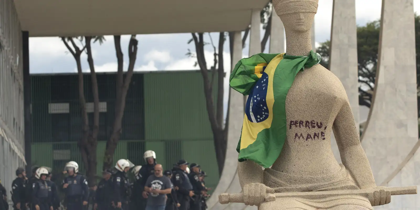 STF nega recurso de mulher que pichou estátua no 8 de janeiro