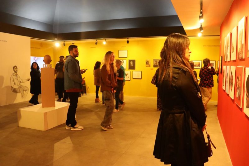 Henrique de Avelar destaca-se no Centro Cultural Fundação CSN com mostra “Cara Caricatura”