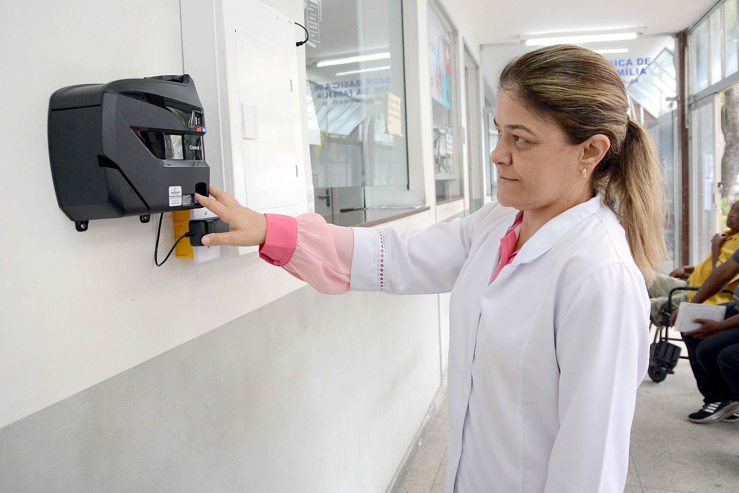 Registro do ponto eletronico ja e obrigatorio para medicos da