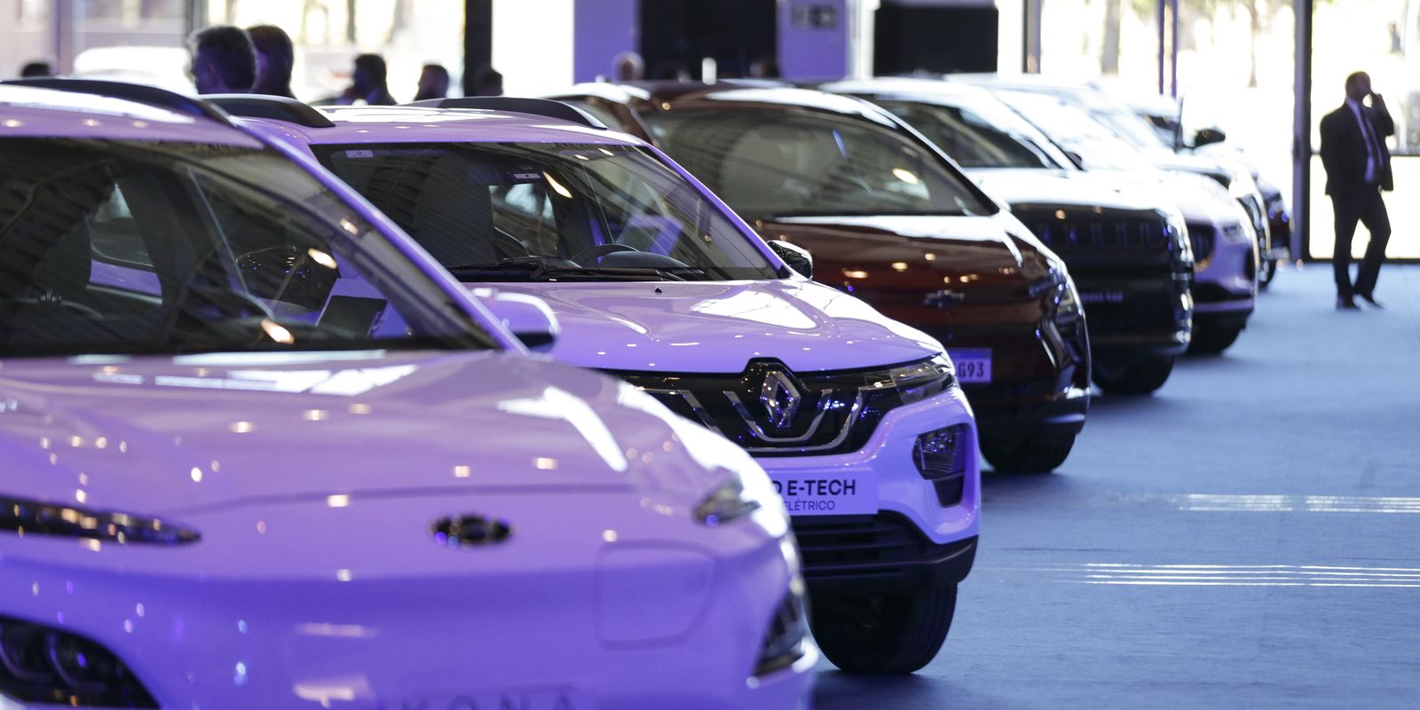 Vendas de veículos novos recuam em junho, mas crescem 4,8% semestre