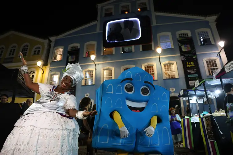 Rovena Rosa/Agência Brasil Salvador (BA), 06/08/2025 - Abertura da Festa Literária Internacional do Pelourinho - Flipelô, que homenageia Dias Gomes, no Largo do Pelourinho. Foto: Rovena Rosa/Agência Brasil