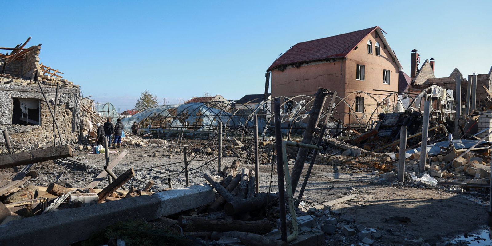 Rússia intensifica ofensiva e conquista nova cidade ucraniana