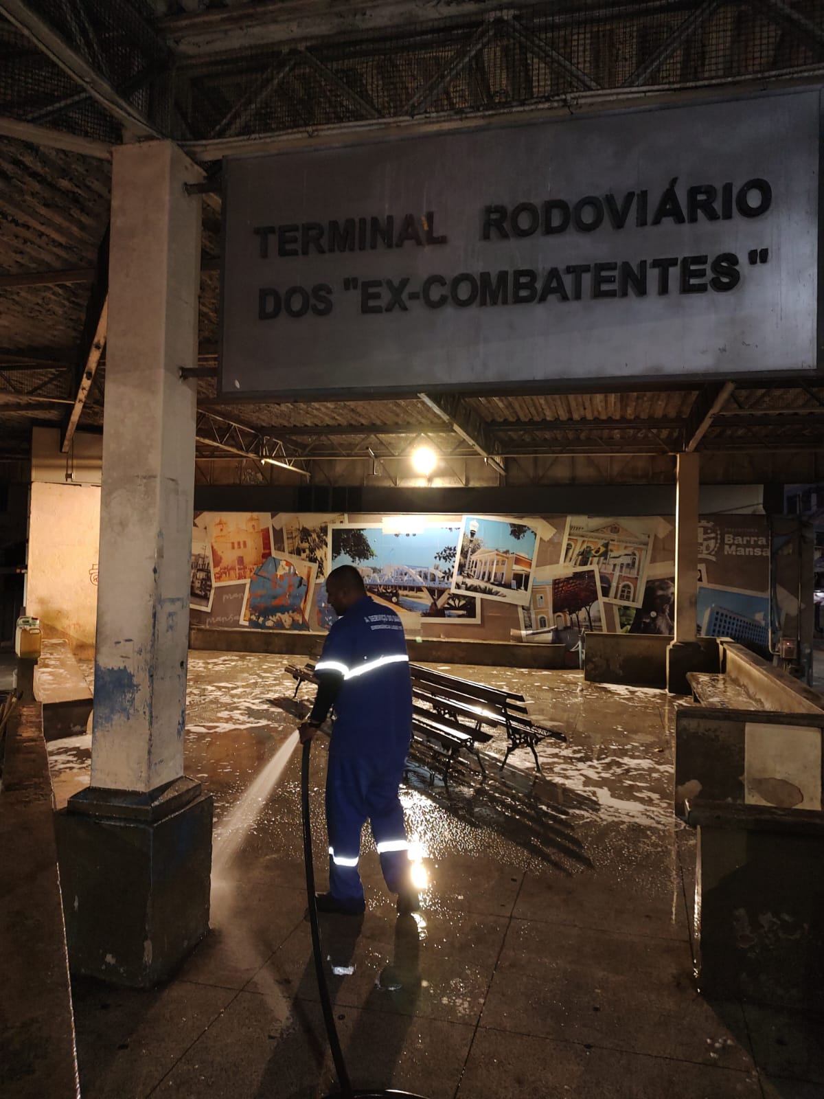 Saae realiza limpeza e lavacao em pontos centrais de Barra