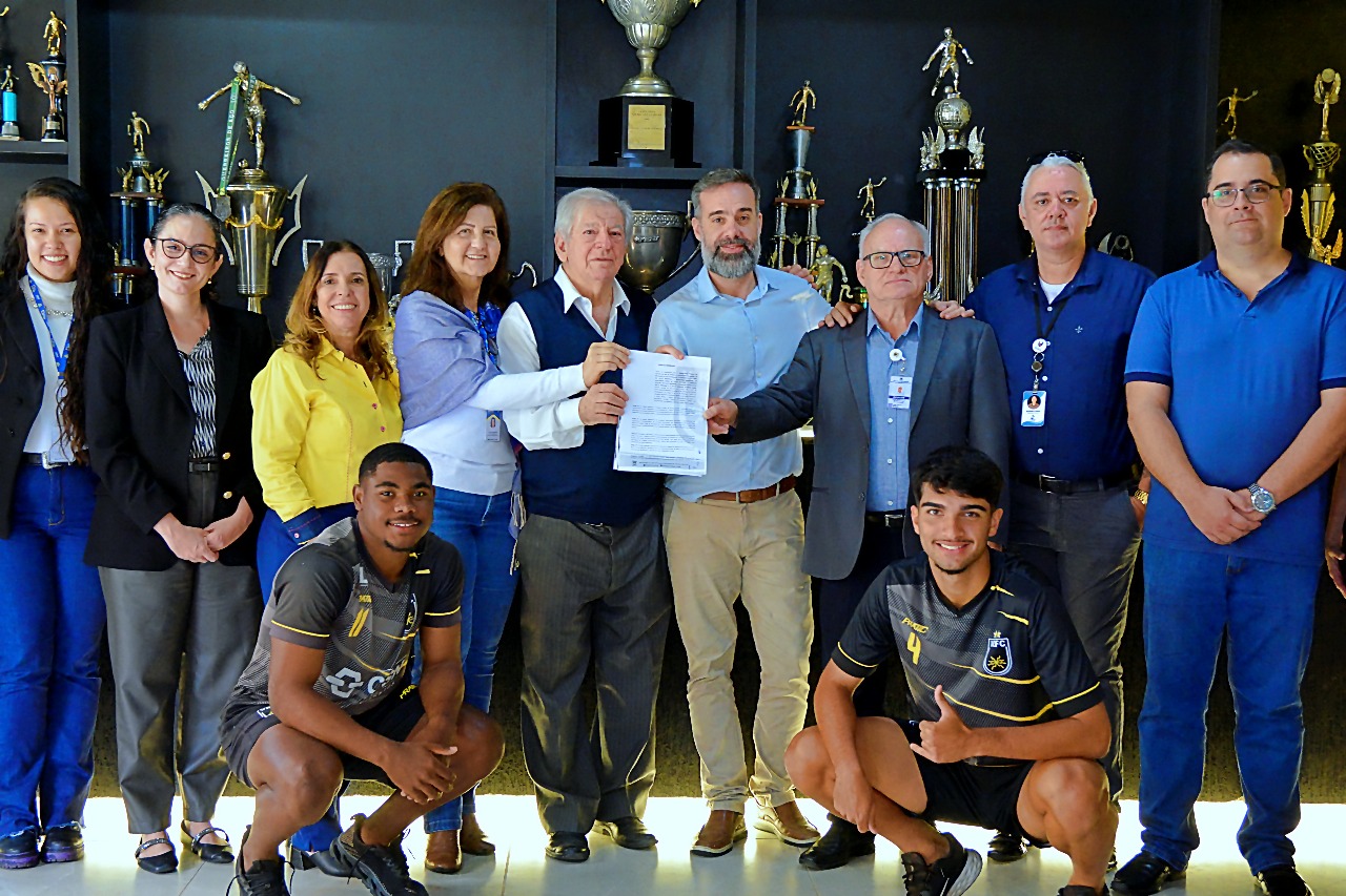 Prefeitura de Volta Redonda renova parceria com Voltaço para garantir direitos de jovens atletas