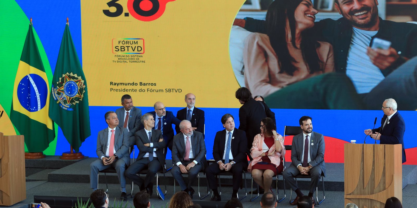 Lula assina decreto da TV 3.0; novo sistema deve começar em 2026